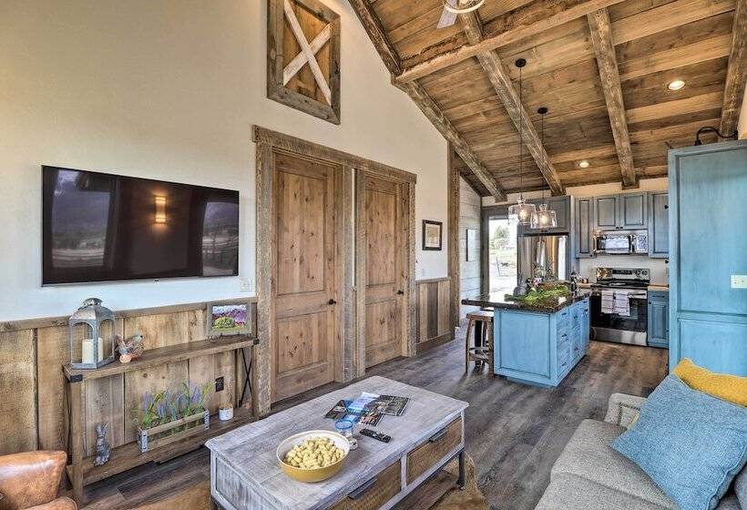 Stunning Kalispell Cottage On 30 Acre Farm!