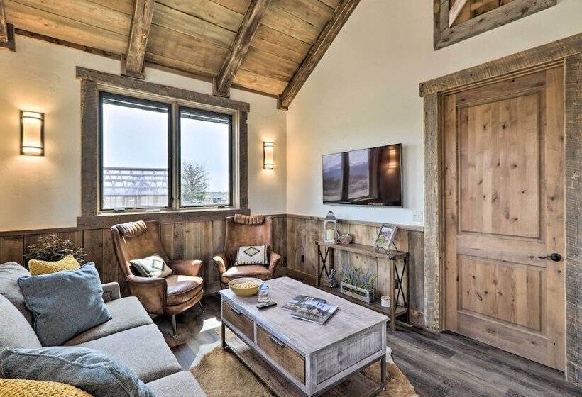 Stunning Kalispell Cottage On 30 Acre Farm!