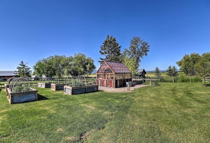 Stunning Kalispell Cottage On 30 Acre Farm!