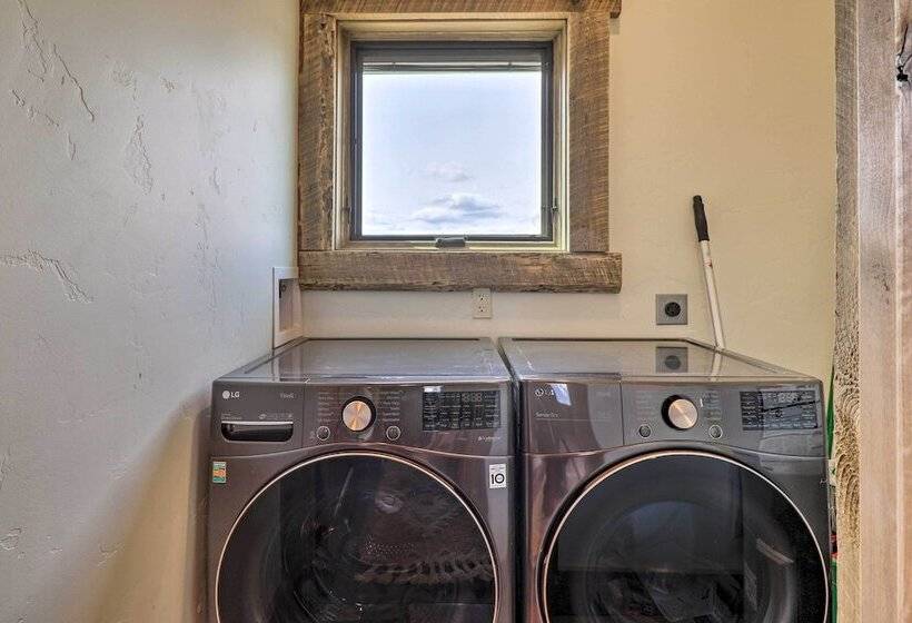 Stunning Kalispell Cottage On 30 Acre Farm!