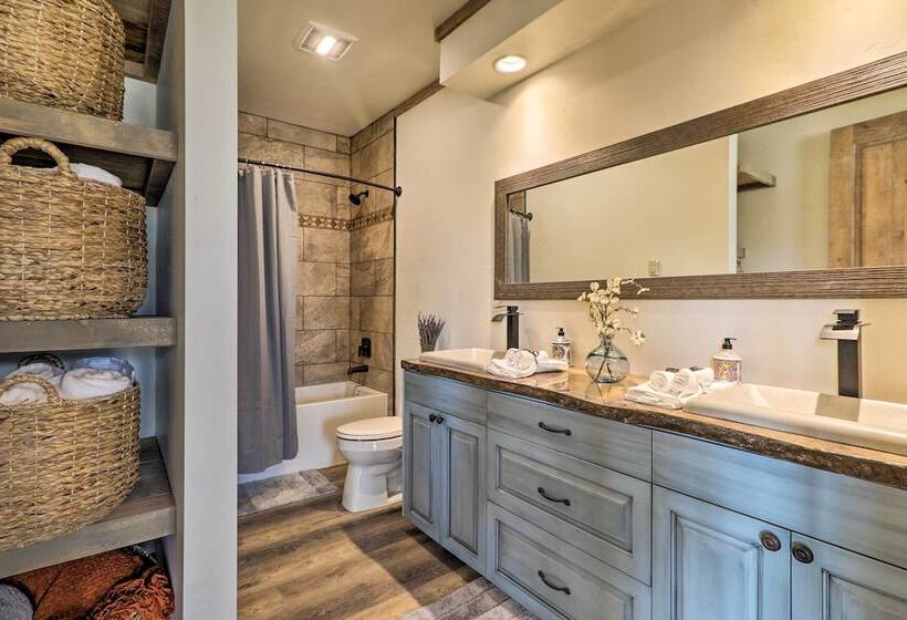 Stunning Kalispell Cottage On 30 Acre Farm!