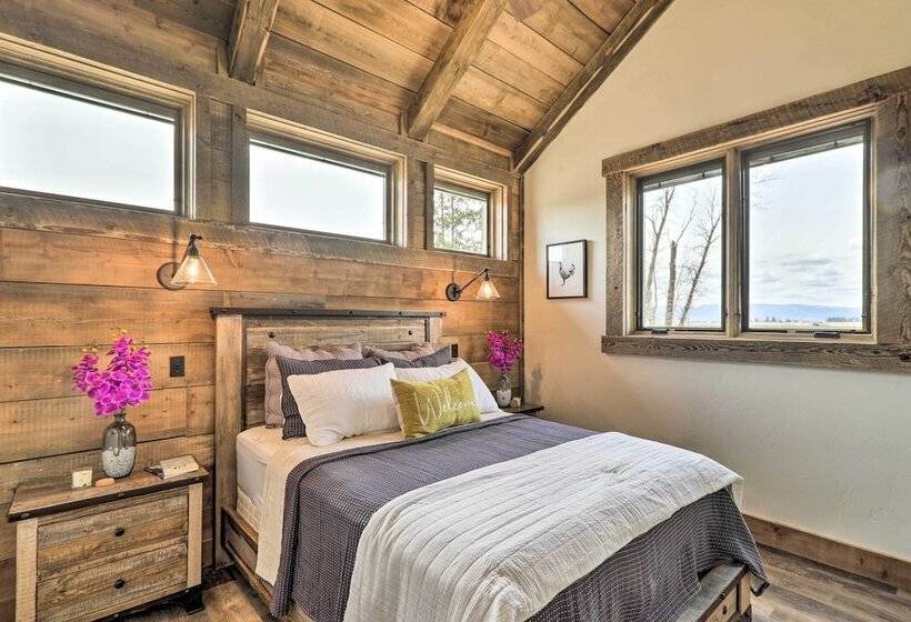 Stunning Kalispell Cottage On 30 Acre Farm!
