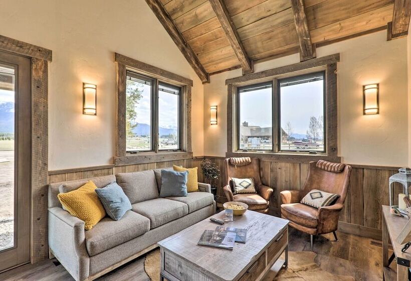 Stunning Kalispell Cottage On 30 Acre Farm!