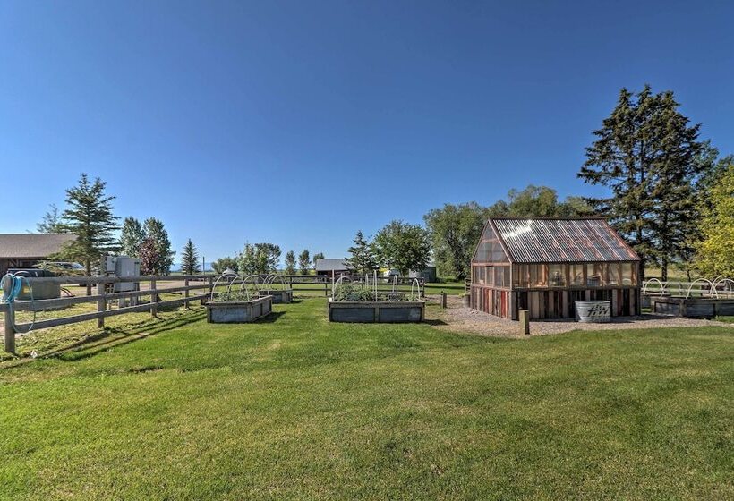 Stunning Kalispell Cottage On 30 Acre Farm!