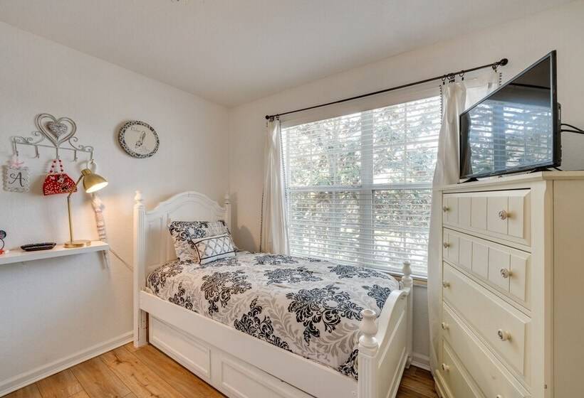 Spacious Home In Gated Resort, 2 Mi To Disney!