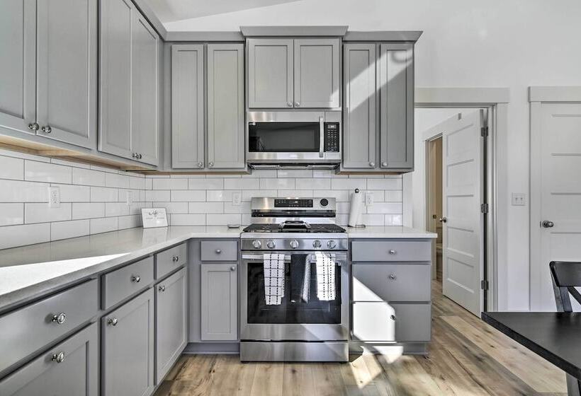 Stunning Stevenson Retreat W/ Mountain Views!