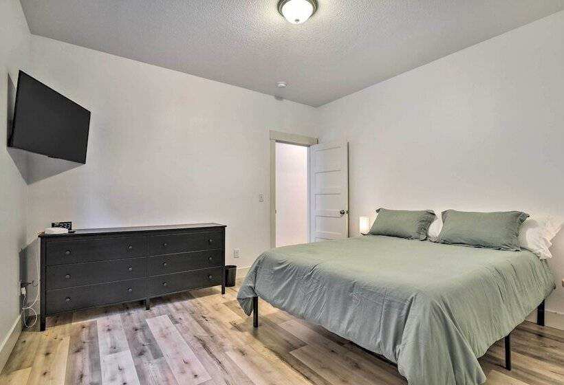 Stunning Stevenson Retreat W/ Mountain Views!