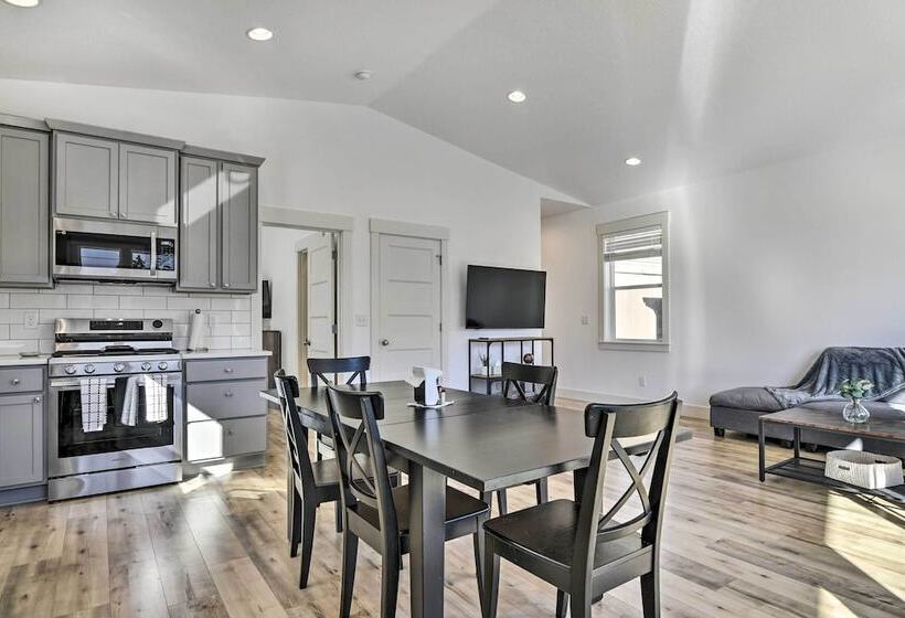 Stunning Stevenson Retreat W/ Mountain Views!