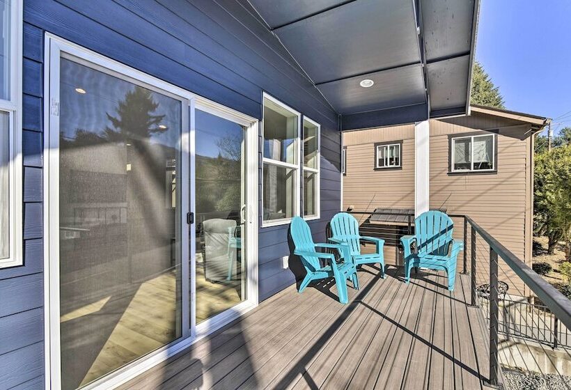 Stunning Stevenson Retreat W/ Mountain Views!