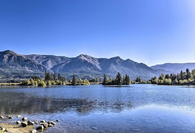 Stunning Stevenson Retreat W/ Mountain Views!