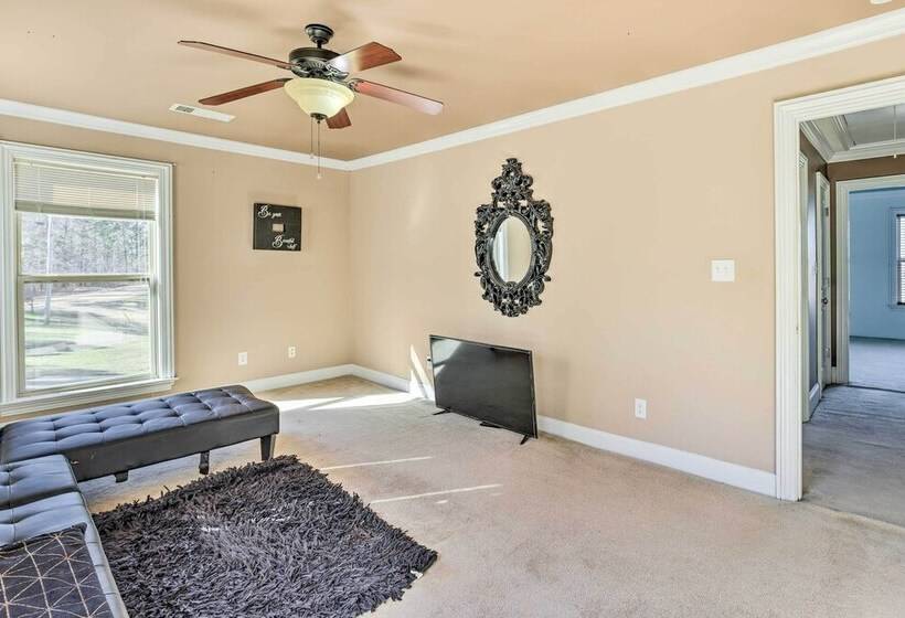 Stunning Wetumpka Farmhouse W/ Private Pool!