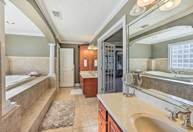 Stunning Wetumpka Farmhouse W/ Private Pool!