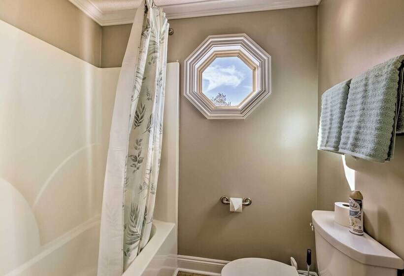 Stunning Wetumpka Farmhouse W/ Private Pool!