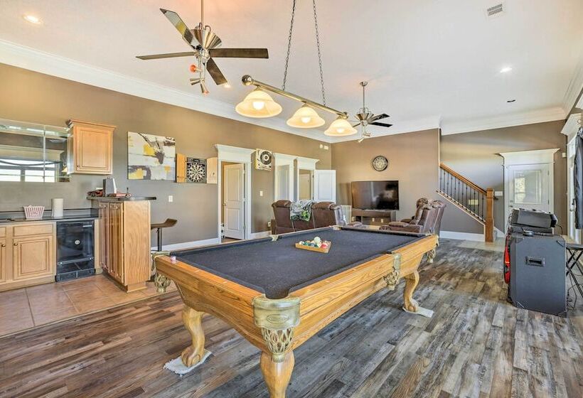 Stunning Wetumpka Farmhouse W/ Private Pool!