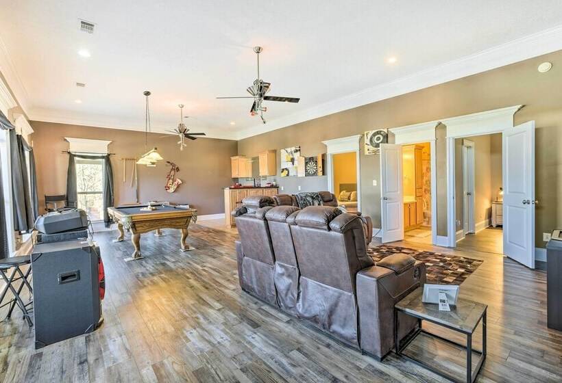 Stunning Wetumpka Farmhouse W/ Private Pool!