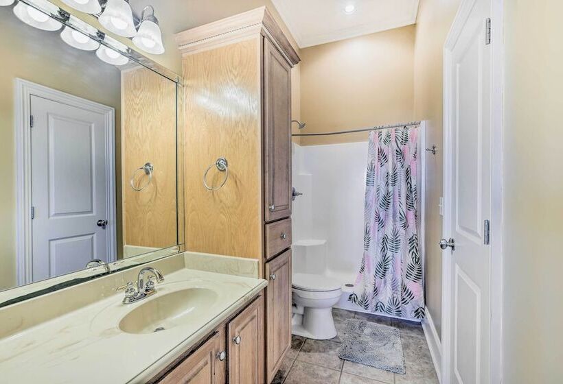 Stunning Wetumpka Farmhouse W/ Private Pool!