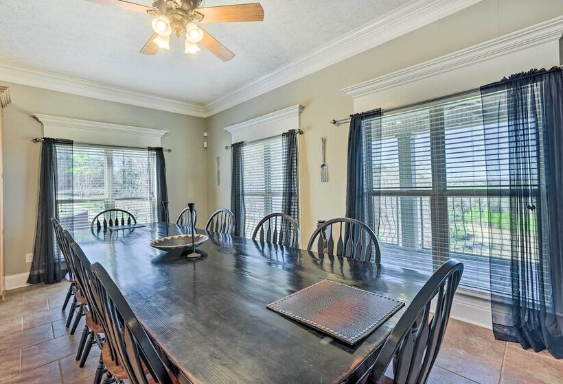 Stunning Wetumpka Farmhouse W/ Private Pool!