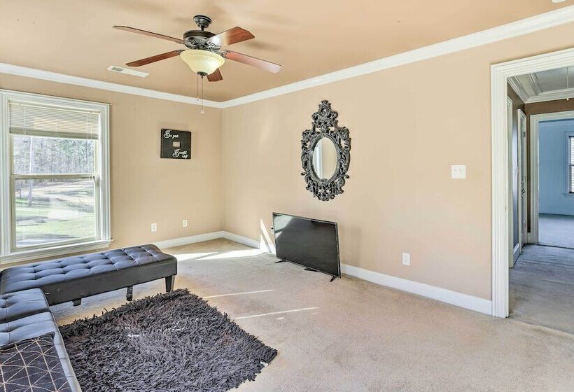 Stunning Wetumpka Farmhouse W/ Private Pool!