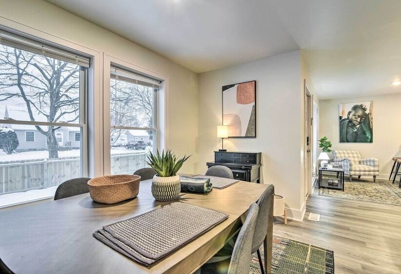 Stylish Retreat W/ Yard < 5 Mi To Msu Campus