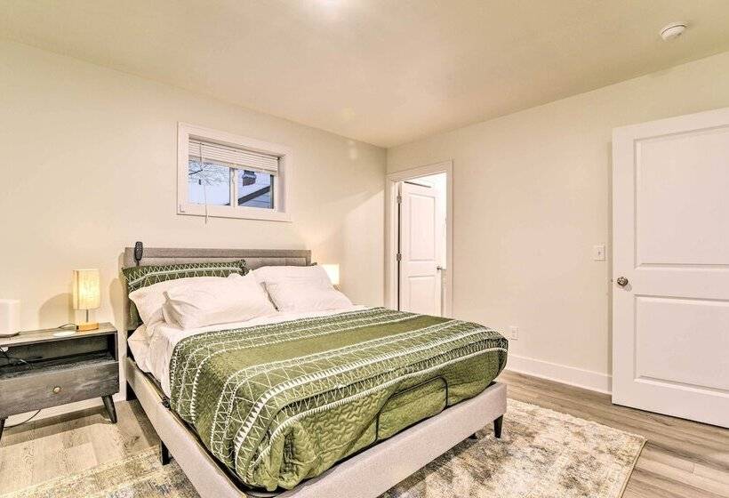 Stylish Retreat W/ Yard < 5 Mi To Msu Campus