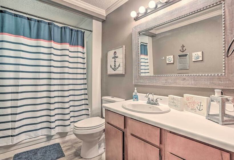 Sues Camp W/ Caddo Lake Access & Dock!