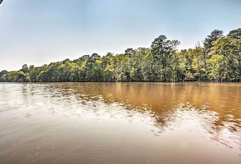 Sues Camp W/ Caddo Lake Access & Dock!