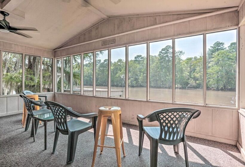 Sues Camp W/ Caddo Lake Access & Dock!