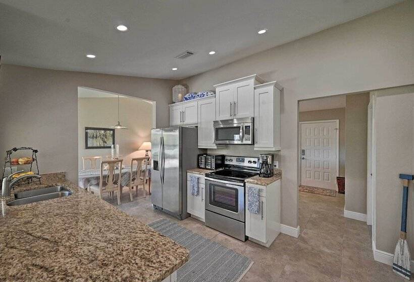 Sunny Marco Island Oasis < 2 Miles To Beach!