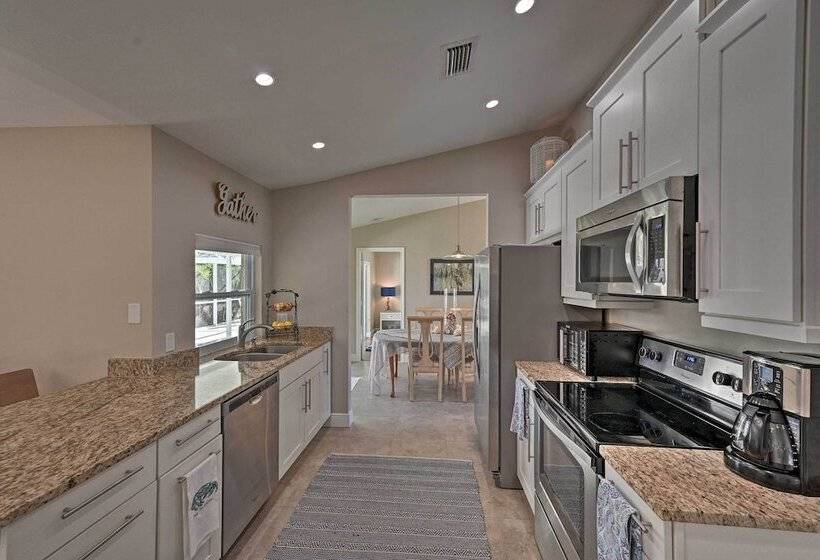 Sunny Marco Island Oasis < 2 Miles To Beach!