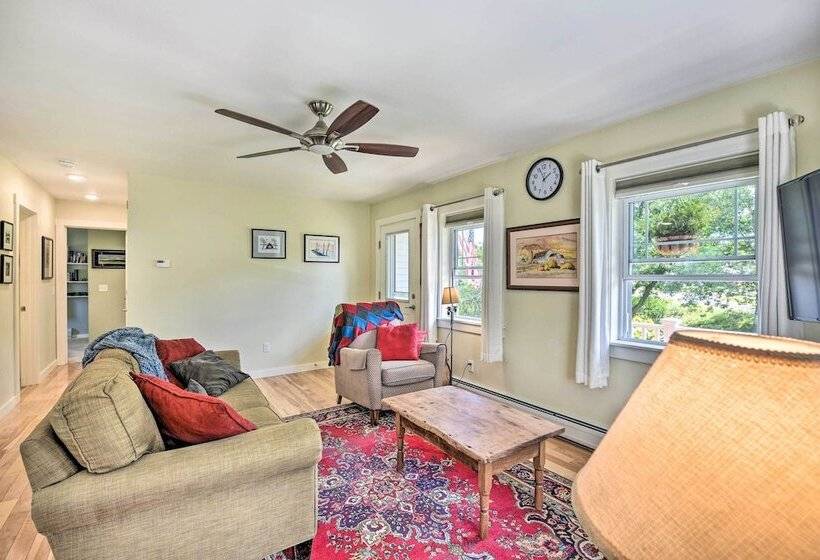 Sunny Morristown Home   Walk To Restaurants!