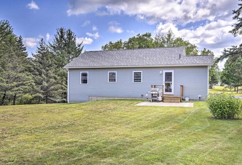 Sunny Morristown Home   Walk To Restaurants!