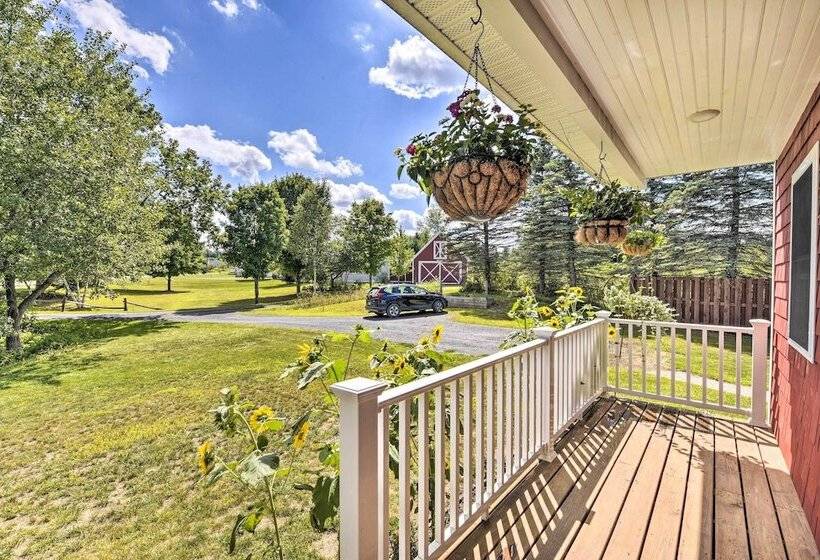 Sunny Morristown Home   Walk To Restaurants!