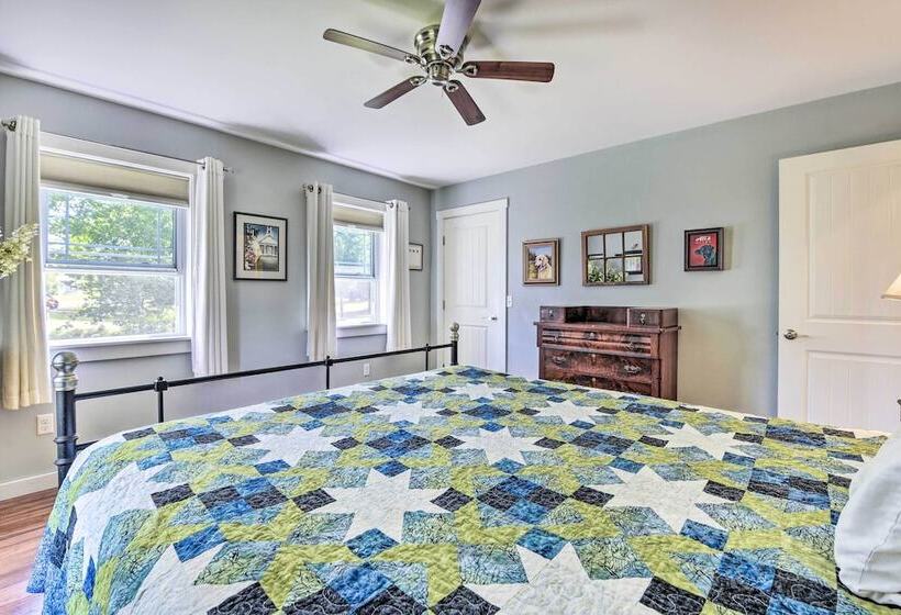 Sunny Morristown Home   Walk To Restaurants!