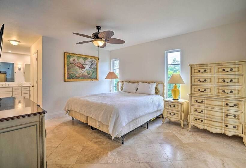 Direct Gulf Access + Lanai: Sunny Naples Home!