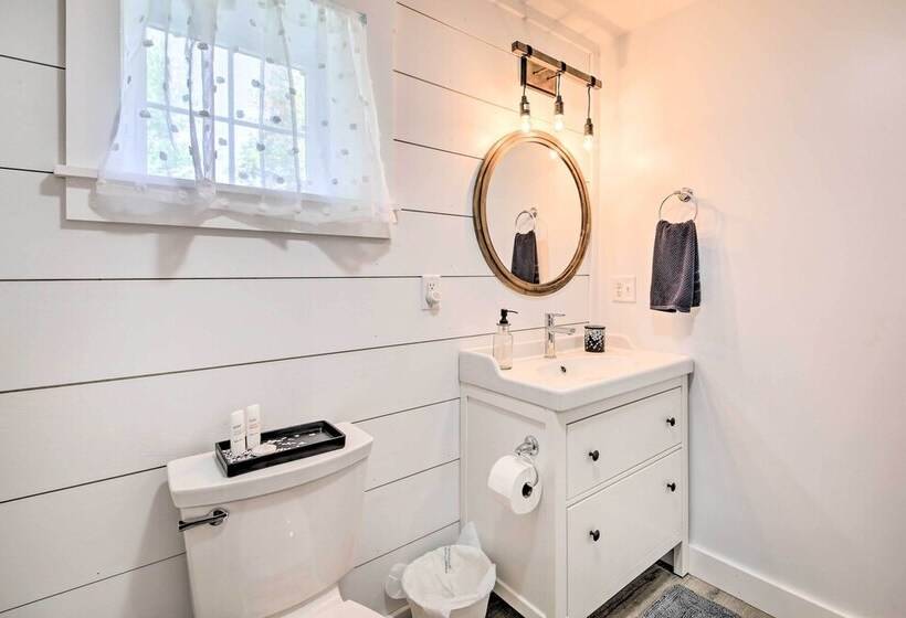 Sunny Stockton Springs Home < 1 Mi To Beach!