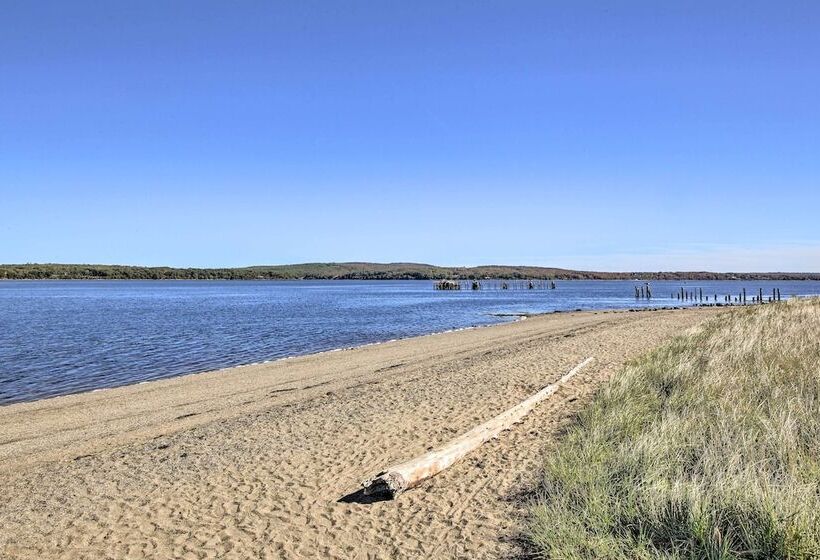 Sunny Stockton Springs Home < 1 Mi To Beach!