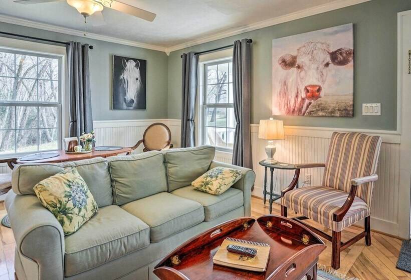 Sweet Vacation Cottage W/ Deck & Grill!