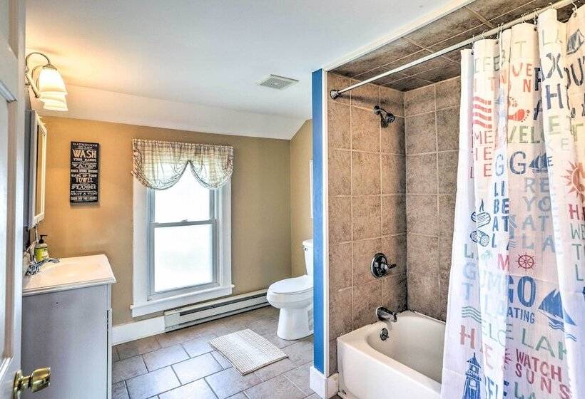 Sweetwater Hideaway Blocks To Lake Erie!