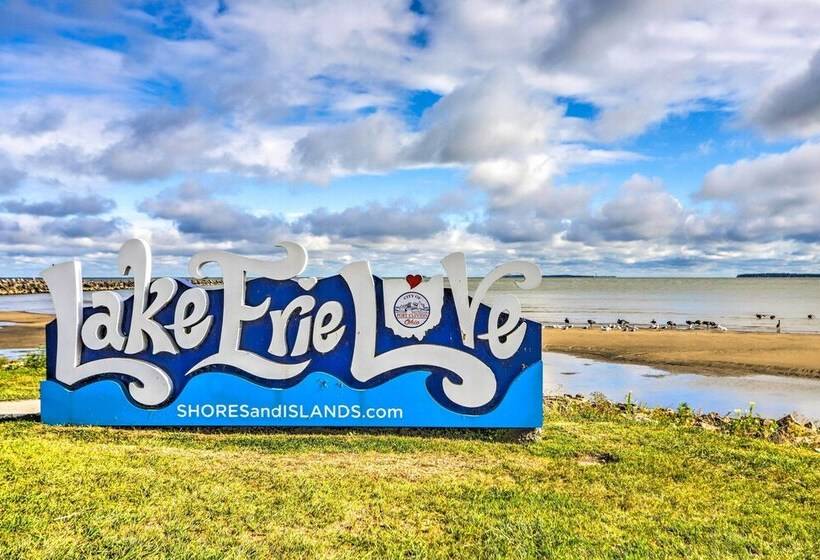 Sweetwater Hideaway Blocks To Lake Erie!