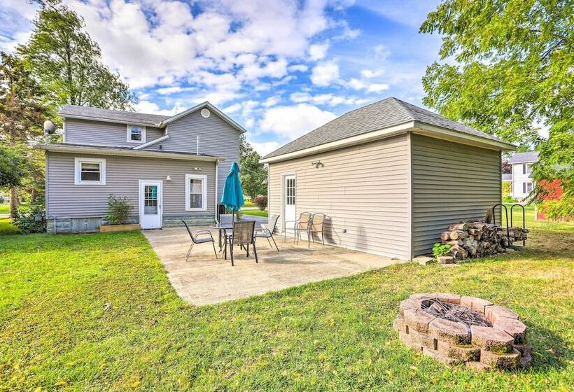 Sweetwater Hideaway Blocks To Lake Erie!