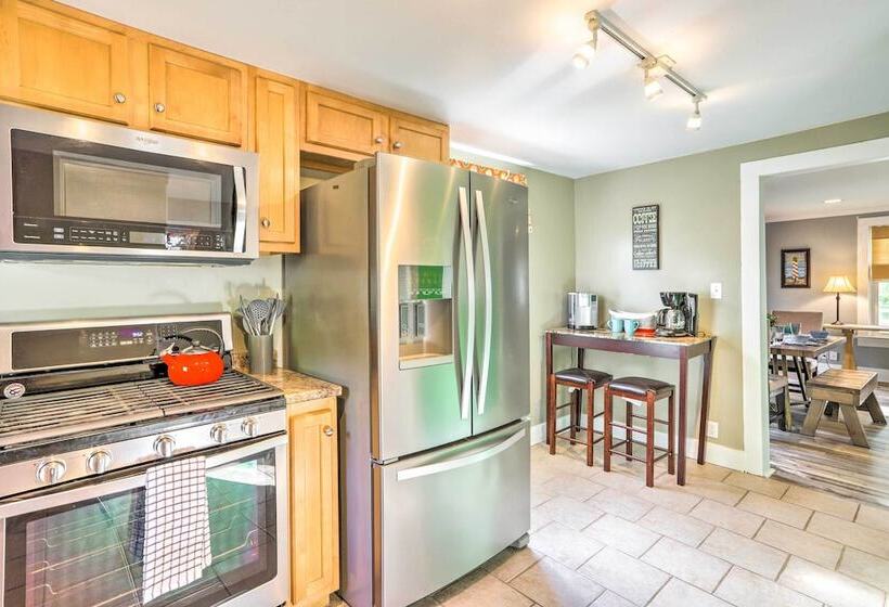 Sweetwater Hideaway Blocks To Lake Erie!