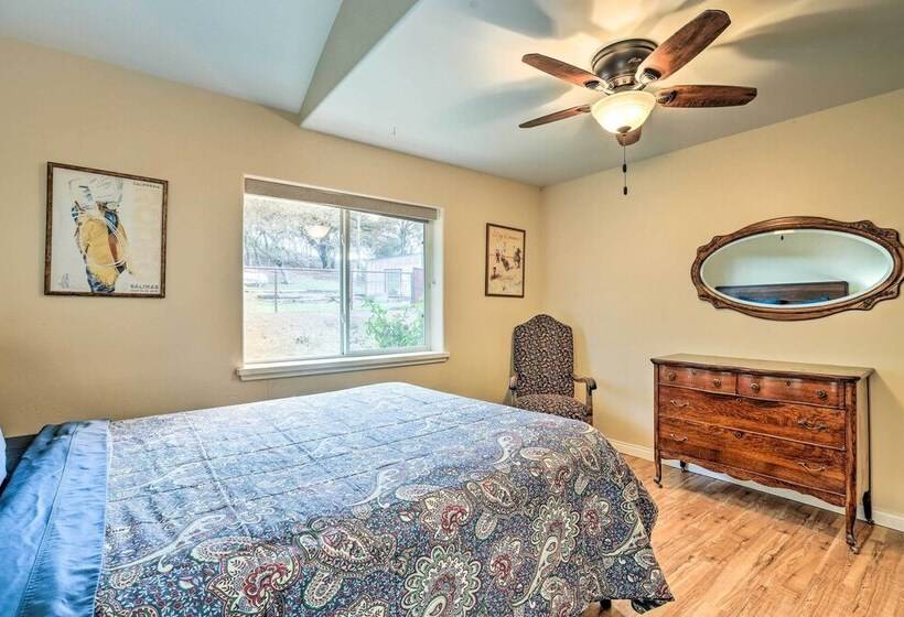 Templeton Ranch W/ Private Hot Tub & Deck!