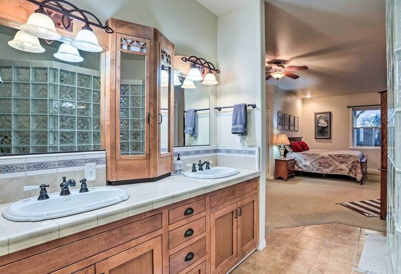 Templeton Ranch W/ Private Hot Tub & Deck!