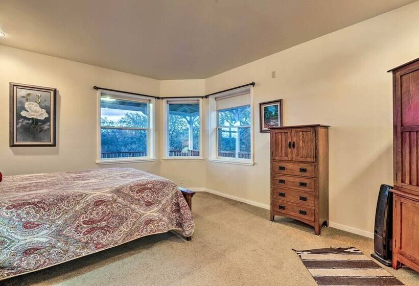 Templeton Ranch W/ Private Hot Tub & Deck!