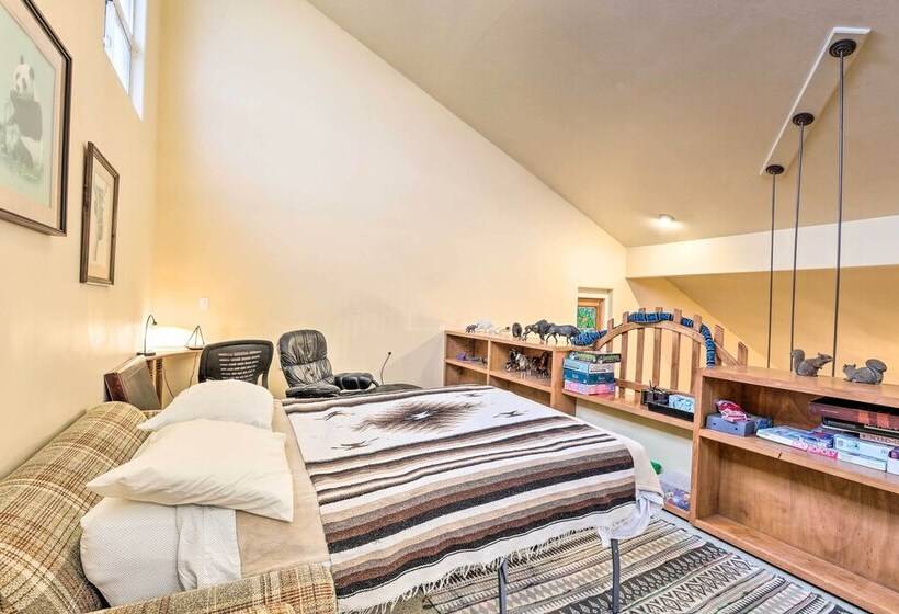 Templeton Ranch W/ Private Hot Tub & Deck!