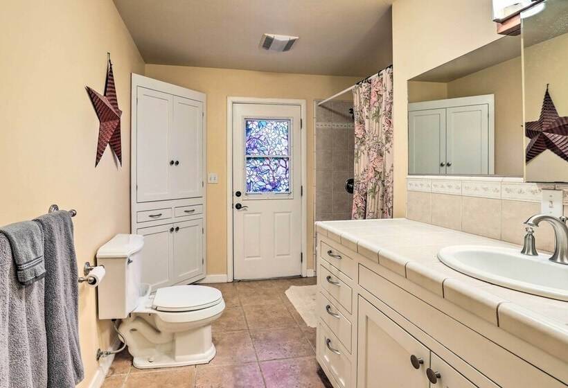 Templeton Ranch W/ Private Hot Tub & Deck!