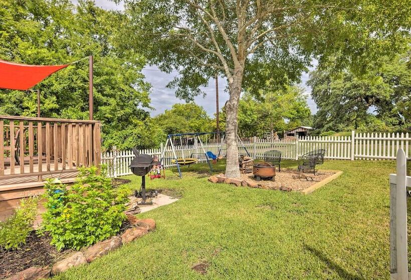 The Gathering Place  Brenham Home On 6 Acres