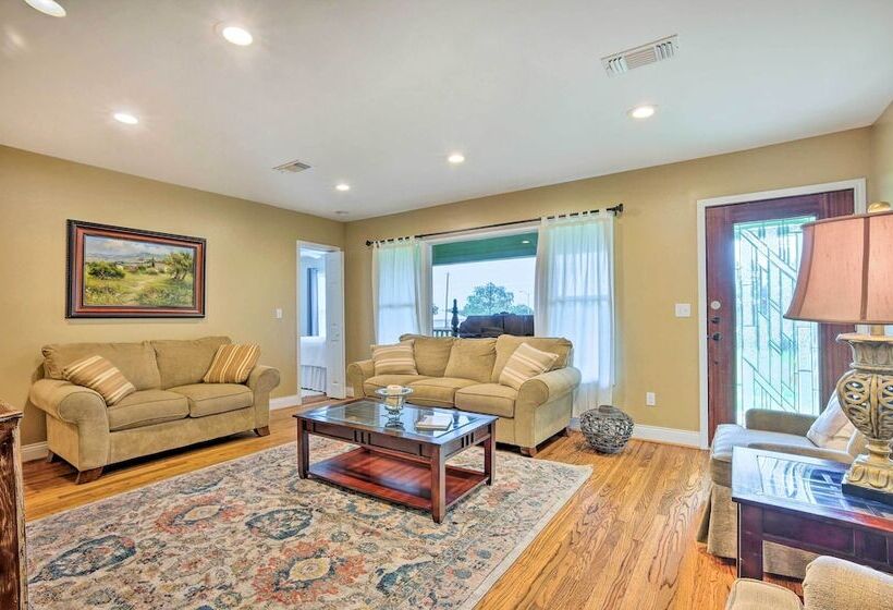 The Gathering Place  Brenham Home On 6 Acres