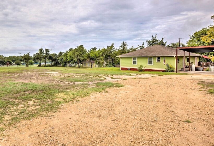 The Gathering Place  Brenham Home On 6 Acres
