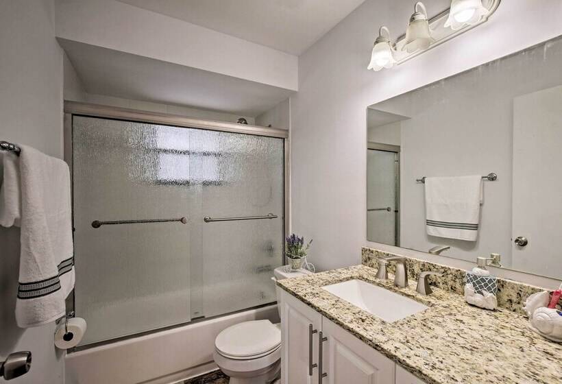 The Pelican Escape W/ Lanai ~3 Mi To Downtown!